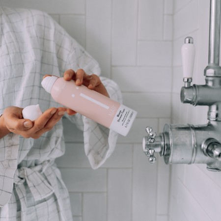 Gel de dus sub forma de spuma - BLOOM - Adulti - 200ml - Naïf Gel de dus sub forma de spuma - BLOOM - Adulti - 200ml - Naïf